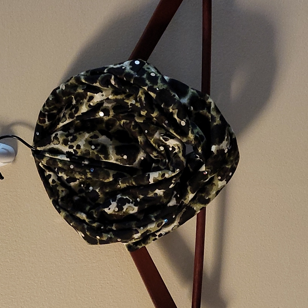 Loop Scarf with sequence - Picture 2 of 2